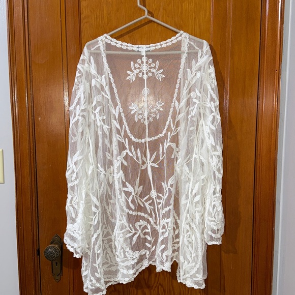 DAVI & DANI White Embroidered Mesh Cover-Up Sz S/M - Picture 4 of 4